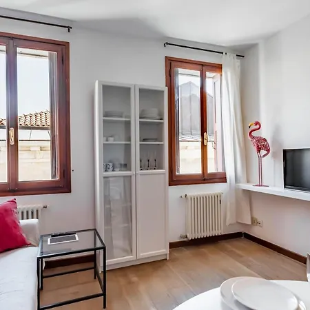Venezia-san Marco View On Luxury Shopping Street البندقية